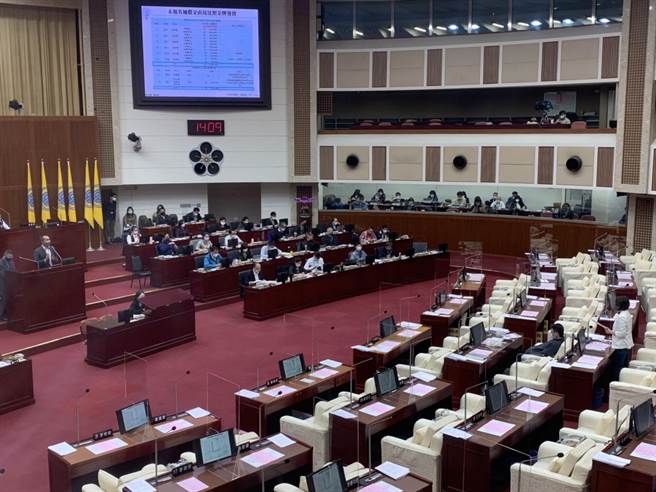 台北市议会下午进行教育部门质询。（黄婉婷摄）