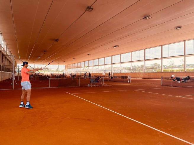 納達爾暌違4周回到賽場練球。（取自納達爾IG）