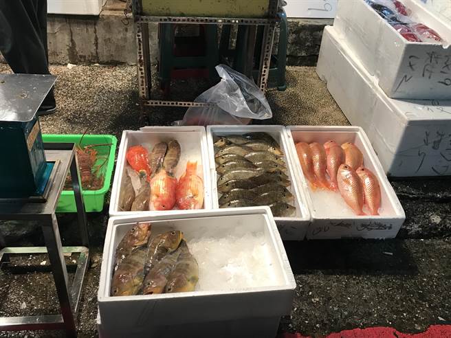 基隆崁仔顶鱼市累计25人确诊。（陈彩玲摄）
