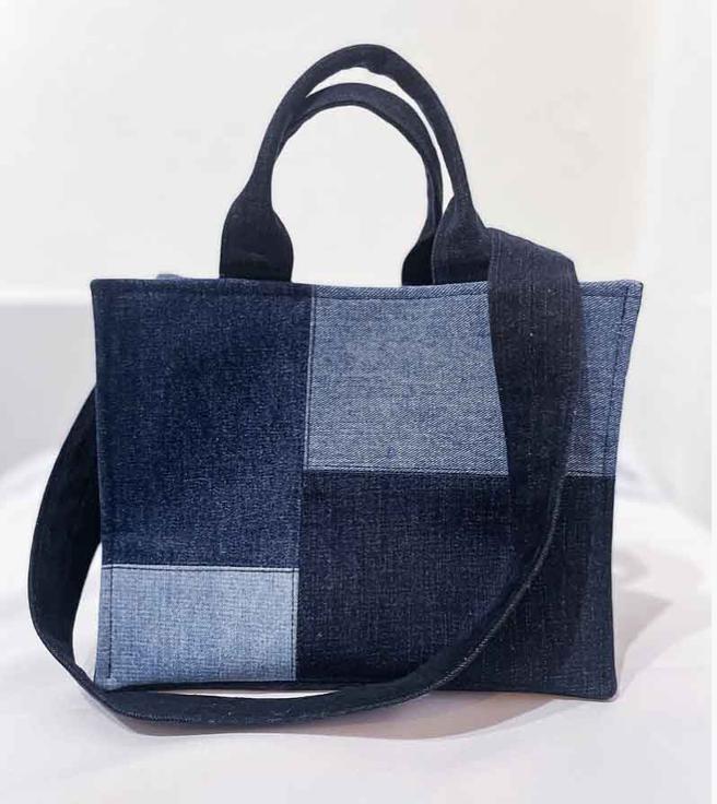 Story Wear丹寧方型包，2880元。（翻攝自Story Wear官網）