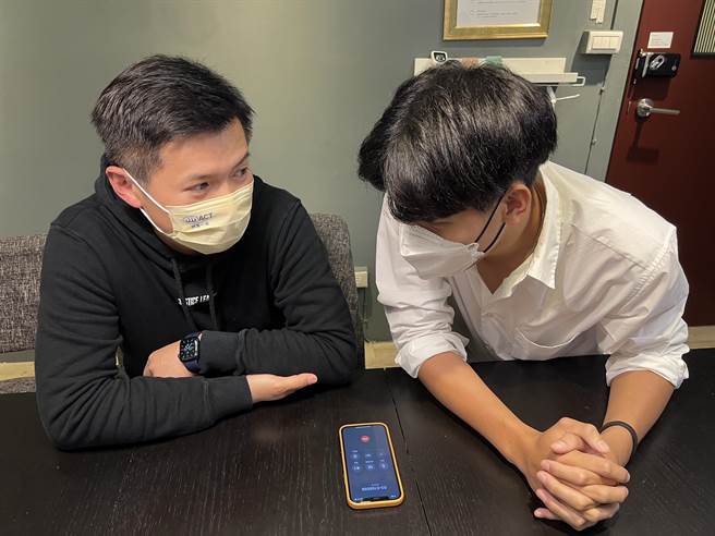 即將投入年底新竹市議員選戰的國民黨文傳會副主委今（19）日直播「預約疫苗」，打到第21通電話才成功預約；何志勇質疑新竹市的疫苗預約系統，還停留在「撥接時代」。(何志勇提供）