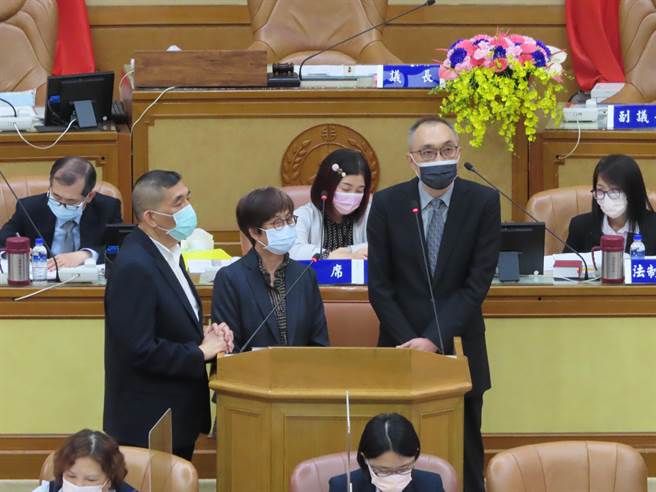 重症亡男童家属打不通卫生所电话 卫生局：已扩线增派人力。（叶德正摄）