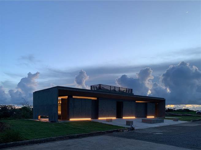 龍磐公廁夜間照片。(墾管處提供)