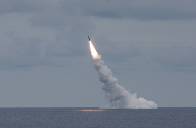 卫星图像显示，大陆已建立一座新长程预警雷达，用途可能是对朝鲜半岛、日本和部分俄罗斯远东地区的弹道飞弹预警。图为美军试射三叉戟D5潜射洲际弹道飞弹。（示意图／DVIDS）