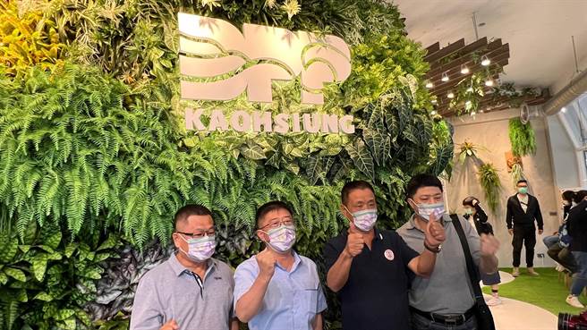 立委许智杰胞弟许智善出马角逐主委，今（19）日下午正式登记参选。（柯宗纬摄）