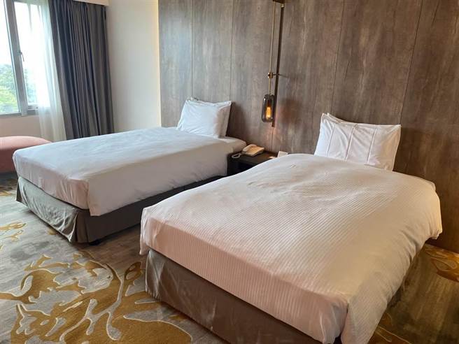 花莲县政府日前宣布全国中等学校运动会延期办理，有关选手先前已经订好的住宿部分，经县府商请花莲县旅宿业各公协会会员，因赛事延期而产生退房的部分，原则以延后住宿处理，坚持退房者也不另收取费用，全额退费。（罗亦晽摄）