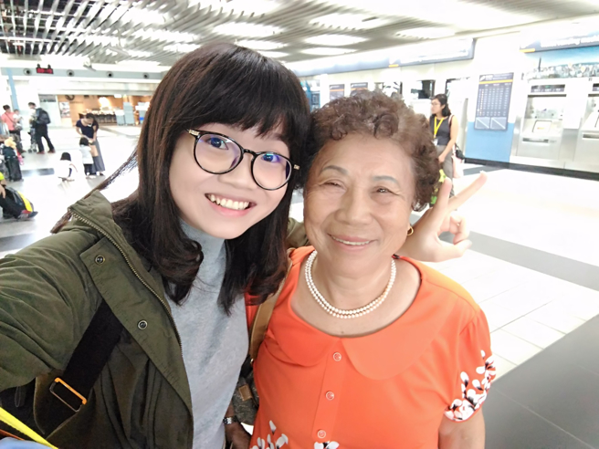 阿嬷说我最乖绘本故事以孙女翁钰婷与已过世的李张金凤阿嬷的感人故事为原型。