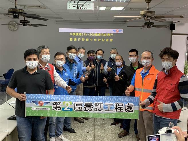 公路总局第二区养护工程处19日指出，中横便道20日起恢復常态3班通行。（陈淑娥摄）