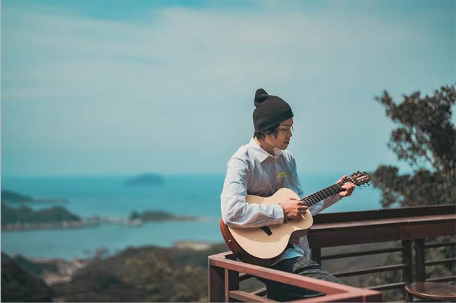 ↑刘文瀚推出单曲《记得有我陪着你》，亦搭上《机智校园生活》插曲。（上行娱乐提供）