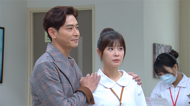 李燕（右）確診後首開直播回應粉絲關心。（圖／三立提供）