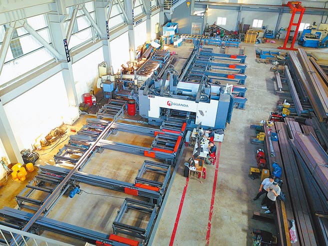 广达机械替客户规划客制化产线，并陆续推出完整加工机种。图／业者提供