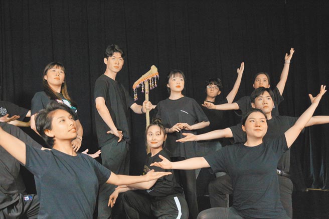 以诺贝尔文学奖得主高行健作品为本，台湾师范大学重演音乐剧《山海经传》。（台师大表演艺术研究所提供）