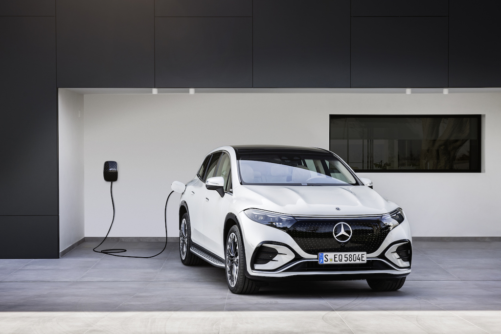 續航力達 660km 的全尺寸大型純電 SUV，EQS SUV from Mercedes-EQ 正式發表！ (圖/CarStuff)
