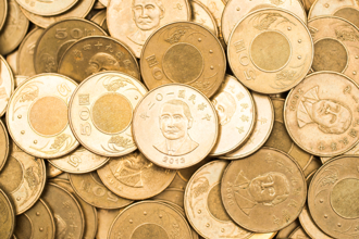 如何看出50元硬幣是真是假？網推：跟買西瓜一樣