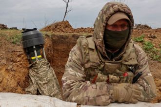 美國狂送烏克蘭武器 專家指出「最大危險」