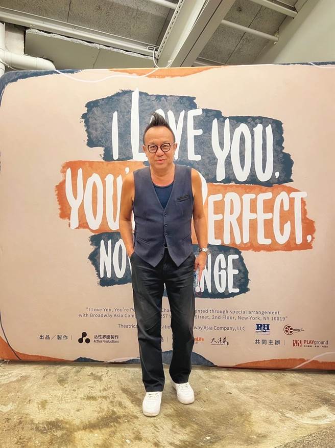 黄大炜一起欣赏音乐剧。（黄大炜、三禾行销提供）