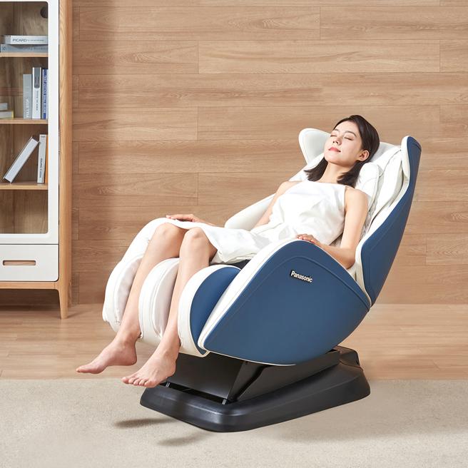 Panasonic专攻小宅 「小摩力沙发按摩椅」登台开卖。（Panasonic提供）
