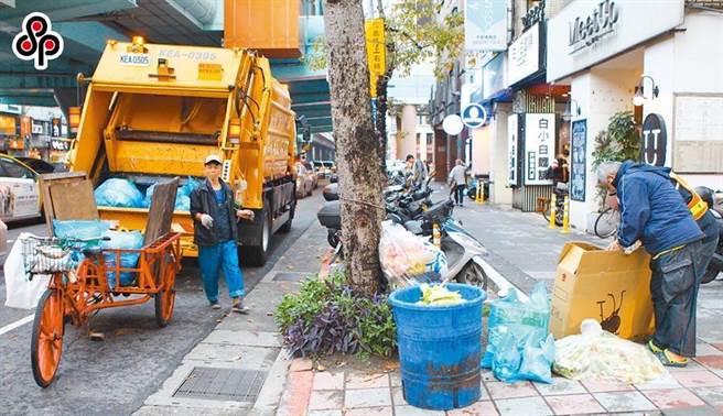 台北市20日全面启动居家照护，提供甲级清洁厂商收运垃圾。（本报资料照片）
