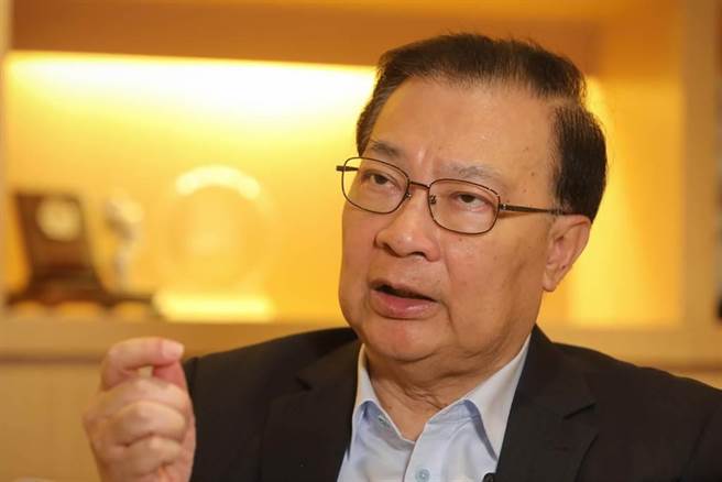 李家超竞选办公室主任谭耀宗表示，预计李家超本月底将发布政纲，未来数天会集中精力草拟、减少其他活动。（中新社）