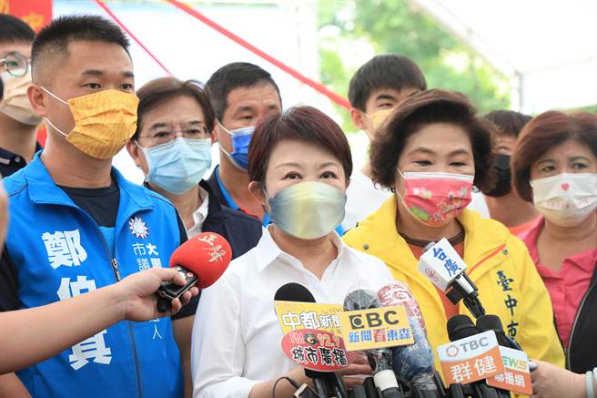 全国快筛试剂纷传不足，台中市长卢秀燕20日表示，市府紧急採购也向中央争取，提供居家隔离和有需求者使用，但再过来就难判断了。（卢金足摄）