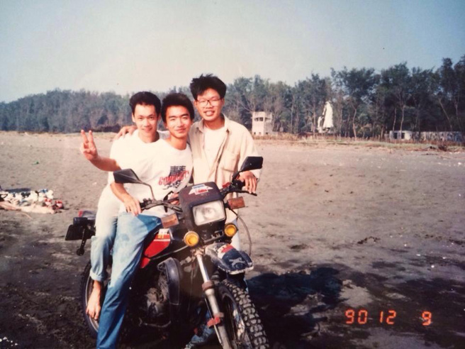 插大进入成功大学就读时期的简绍琦(右1)。(照片由简绍琦提供)