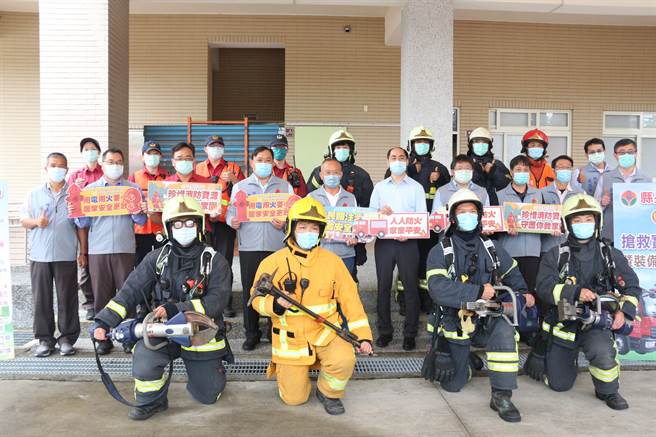 苗栗县消防局今天举办火灾抢救演练及装备器材展示。（苗栗县政府提供／李京升苗栗传真）