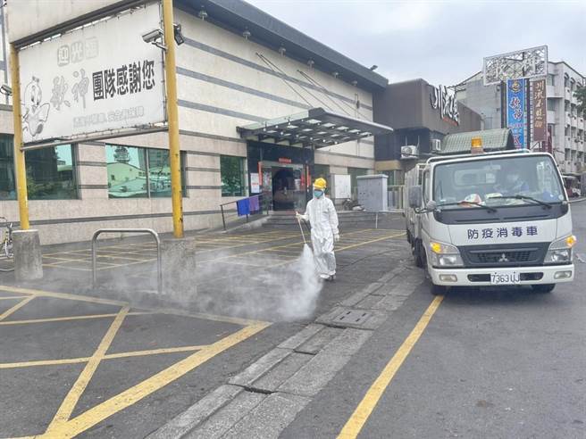 嘉義市新增確診例曾到家樂福賣場，公共場域清消。（嘉義市政府提供／廖素慧嘉市傳真）