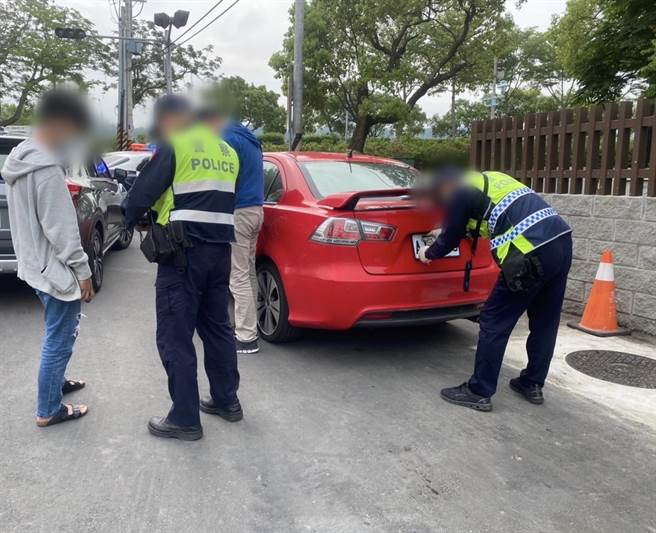 白牌车司机赚200元却得缴10万罚单。（苗栗监理站提供／李京升苗栗传真）