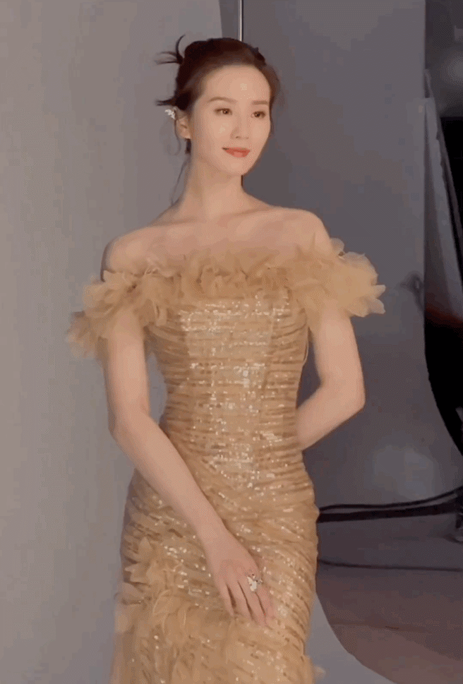 刘诗诗S身材曲线全都露。（图／取材自新浪娱乐）