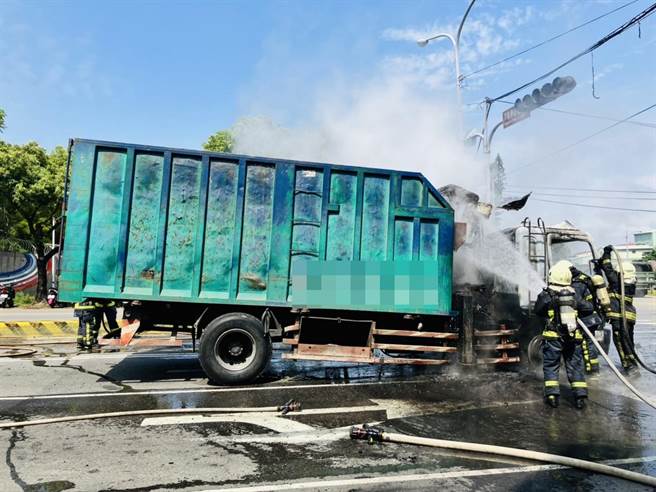 台中市消防局獲報派遣大雅、清泉分隊，出動消防車3輛、人員14名前往搶救。（民眾提供）