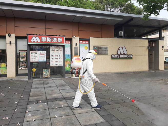 屏东20日确诊＋31，屏县府在确诊者足迹紧急清消。(屏县府提供)