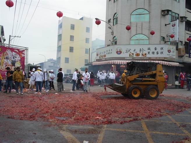 疫情影响与宣导奏效，云林县北港妈祖遶境鞭炮减量约3成。（张朝欣摄）