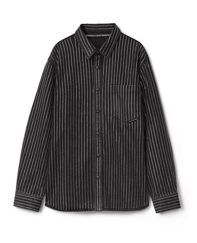 ALEXANDER WANG水晶條紋超大版型鈕子襯衫，美金1360元，約台幣3萬9824元。（翻攝自ALEXANDER WANG官網）