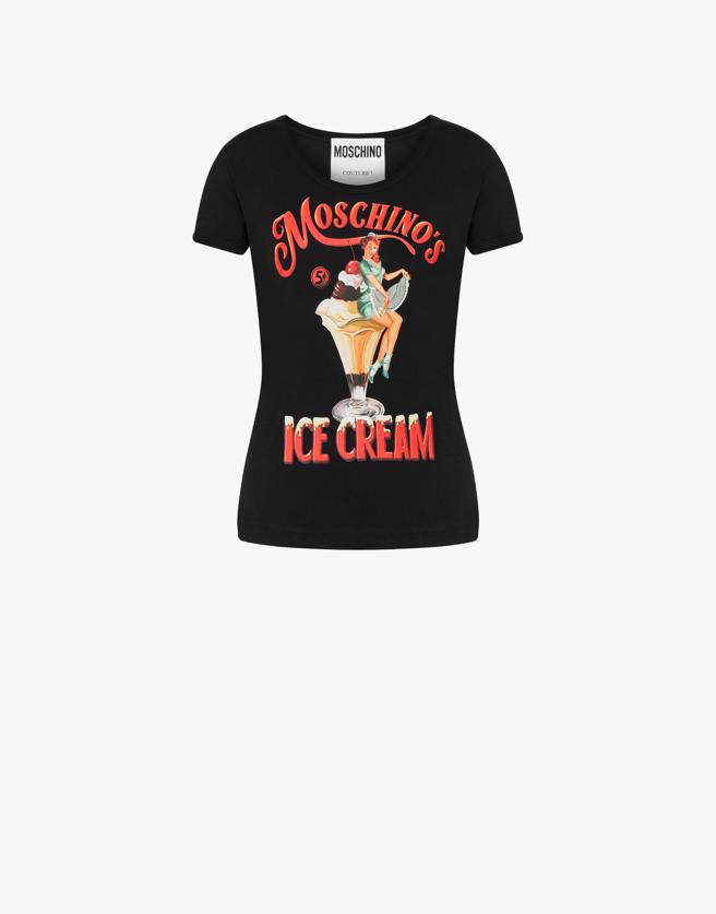 Dara同款Moschino Tshirt，台灣目前沒進，但台灣消費者可入手同款印花帽T。（Moschino提供）