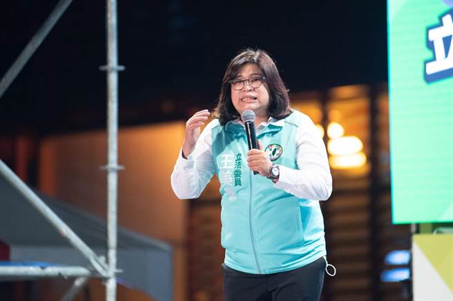 民进党立委王美惠今（20日）怒批，华视隶属于公广集团，是我国面临重大事件时，政府发布讯息的重要媒体，发布「共军攻打过来」的假讯息，实在是「日防夜防、家贼难防。」（摘自脸书）