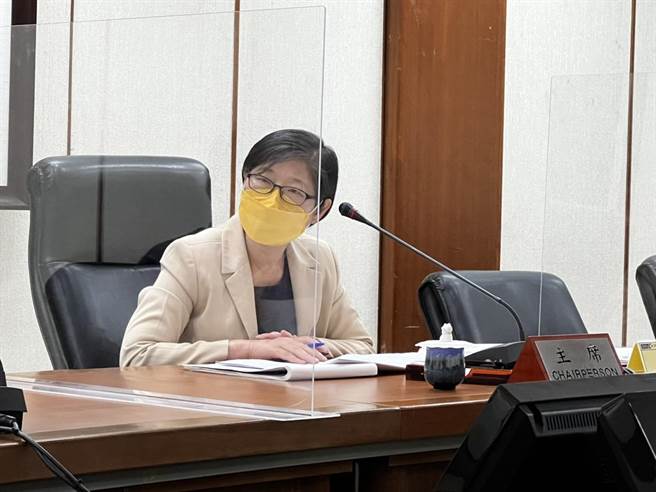 外销订单金额创下史上最强3月表现，不过经济部统计处长黄于玲提醒，大陆长江三角洲封城扩大，对4月表现保守看待。(图／王玉树摄)