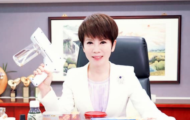 陈雅琳已向董会自请处份。（图／FB@陈雅琳）