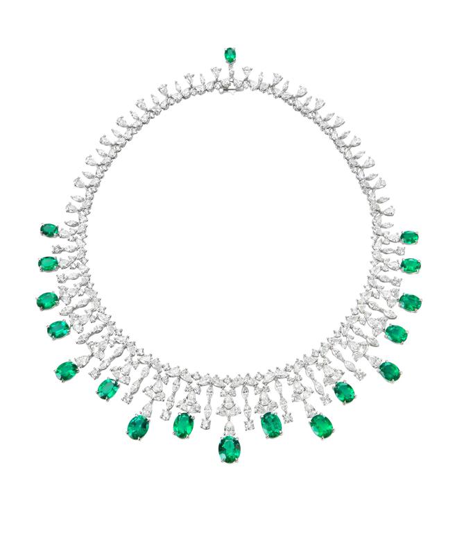 萧邦Green Carpet绿地毯系列祖母绿项炼，3007万元。（CHOPARD提供）