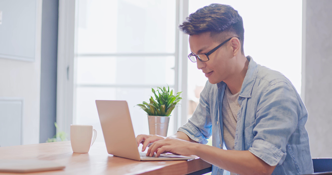 1名担任公职的男网友，稳定工作5年下来存得一笔钱，考虑辞职开间饮料店圆梦，问其他网友意见，其他网友纷纷劝他别想不开。（示意图，达志影像/shutterstock）