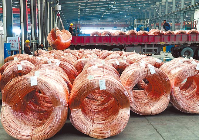 能源转型将导致对铜强劲需求，但铜供应增长异常缓慢。图／中新社