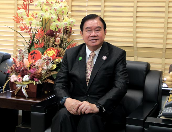 富偉科技集團總裁蕭文龍表示，因應產品快速變遷需求的「少量多樣」生產型態，高效換模作業與模具管理成了提高產效智動化製程中的重要環節，也是成功邁向智慧化生產的重要關鍵。。圖／陳仁義