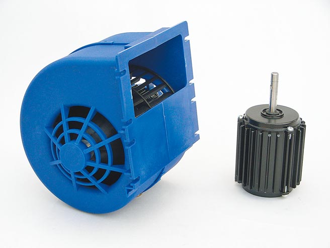 图左为速克立单出风口鼓风机，图右为其核心－速克立自行研发的直流无刷马达。图／业者提供