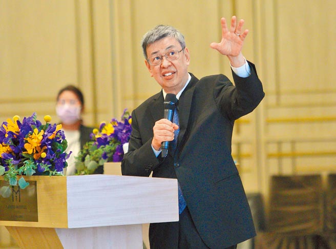 前副总统陈建仁（右）表示，是否角逐2024，目前没有任何决定，要看上天安排。（本报资料照片）