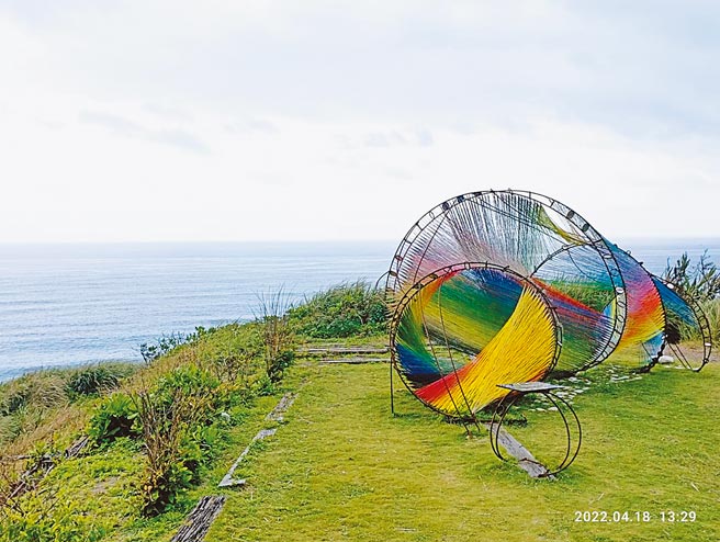 東管處去年將東海岸大地藝術祭知名藝術家的作品，移至花蓮遊客中心前擺放，延續藝術氛圍。（東管處提供／羅亦晽花蓮傳真）
