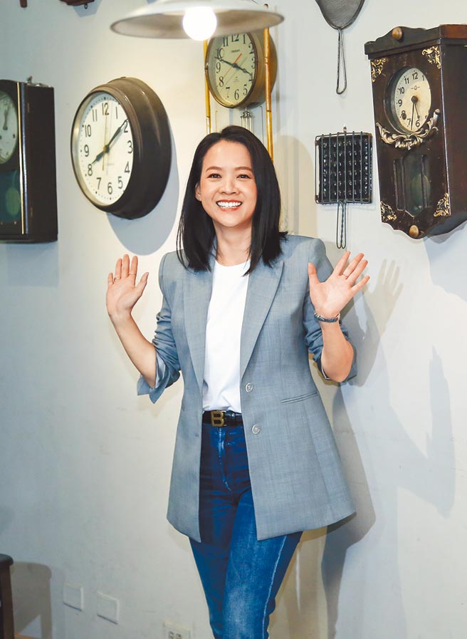 曾宝仪昨提及69岁父亲曾志伟突哽咽。（陈俊吉摄）