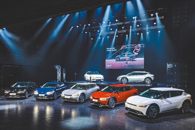 Kia EV6以令人驚豔的設計與創新前瞻科技勇奪2022歐洲年度風雲車。（台灣森那美起亞提供）