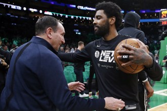 NBA》首節傷退進休息室？厄文是去吃東西補充能量