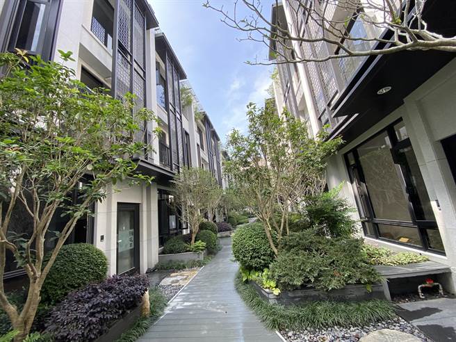 居住空间以植栽绿化，京佑建设献上祝福，象徵每一家户美好未来欣欣向荣。（卢金足摄）