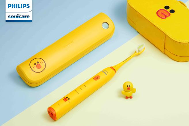 「Sonicare I LINE Friends联名轻巧软毛音波电动牙刷莎莉成人款」附有专属旅行收纳盒。（飞利浦提供）