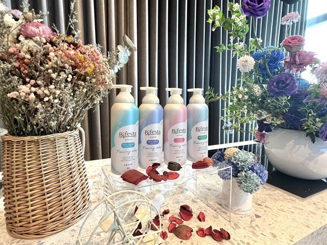 碧菲絲特碳酸泡沫洗顏系列。（碧菲絲特提供）